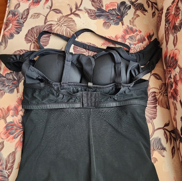Torrid size 0 ruffle off shoulder swimsuit - Picture 7 of 12